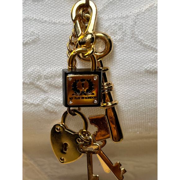 VNTG St. John Gold Toned Lock and Key Charm Pendant Necklace - Picture 3 of 3
